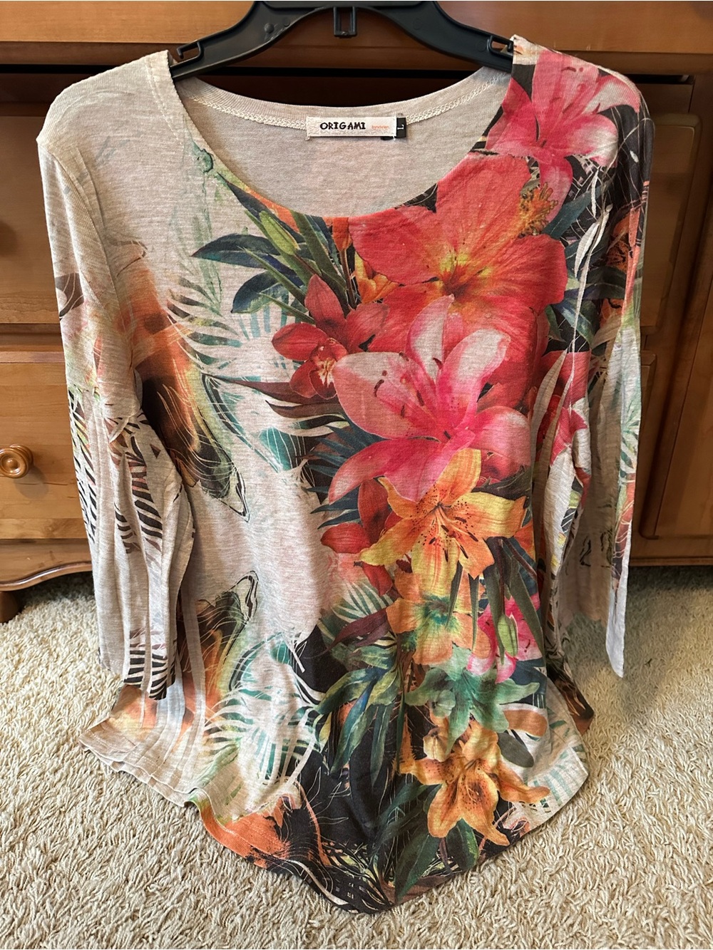 NWOT ORIGAMI TROPICAL LIGHTWEIGHT SWEATER